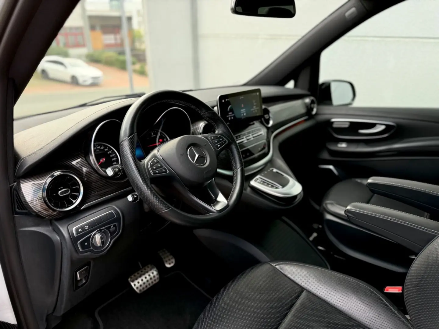 V 300d Edition  AMG NIGHT PANO MBUX AHK STHZ 360