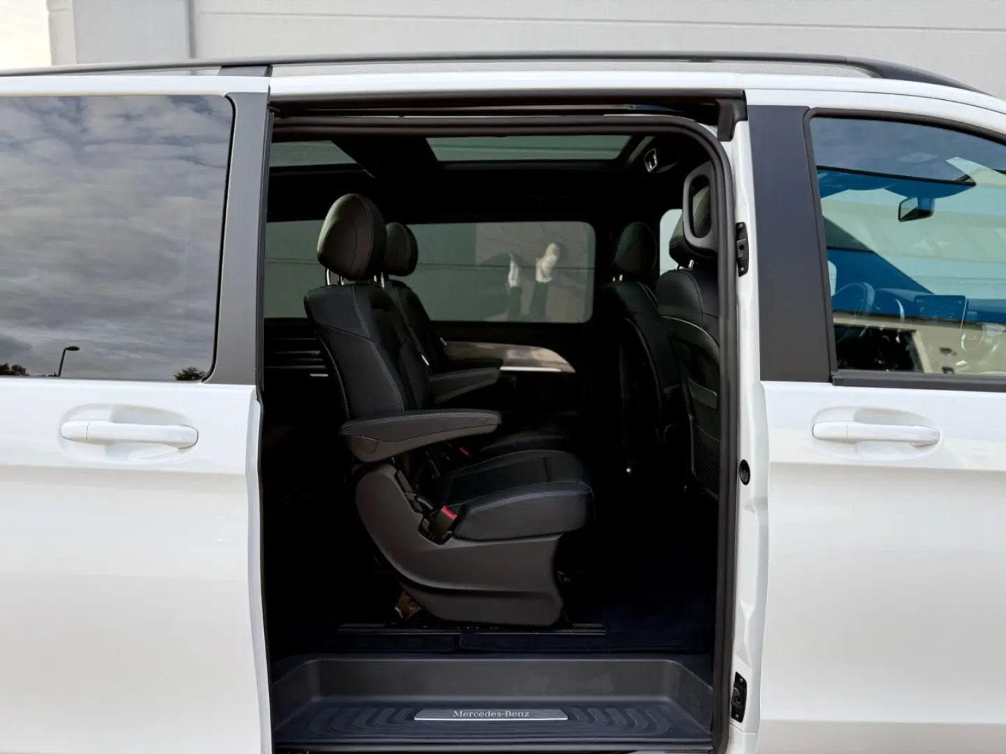 V 300d Edition  AMG NIGHT PANO MBUX AHK STHZ 360