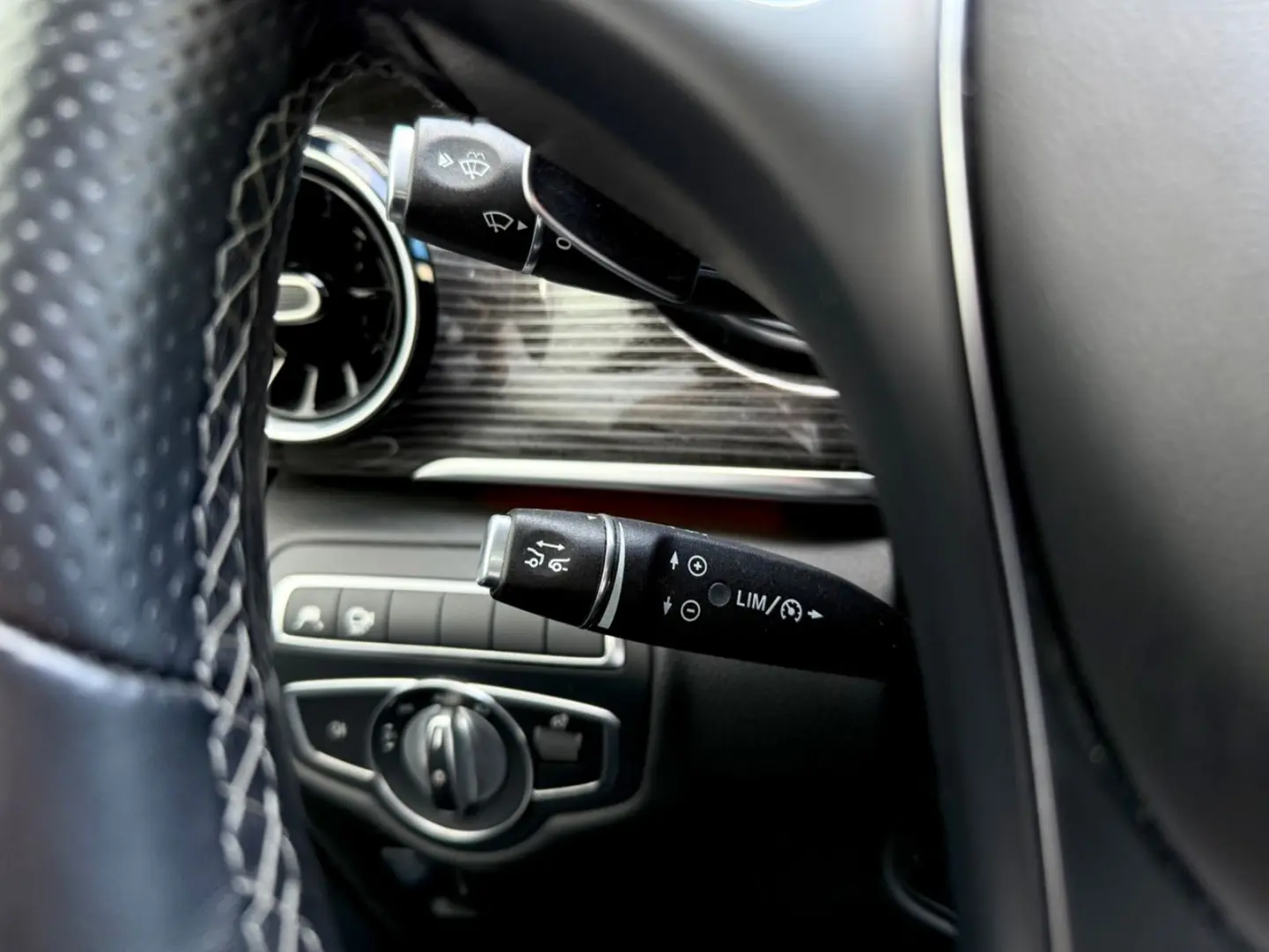 V 300d Edition  AMG NIGHT PANO MBUX AHK STHZ 360