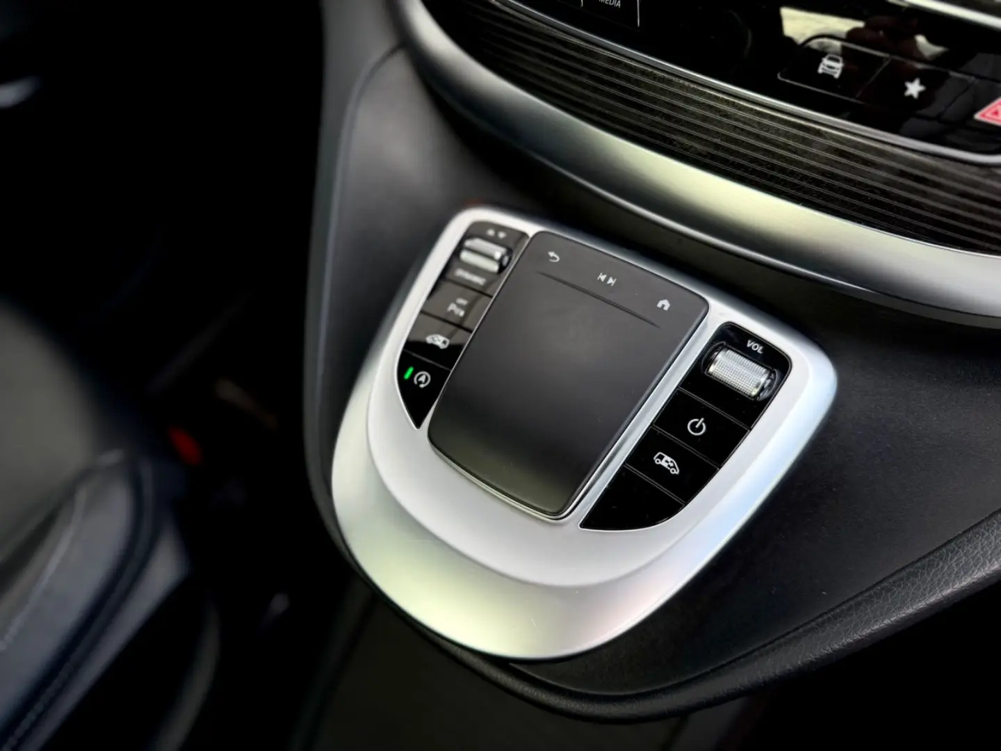 V 300d Edition  AMG NIGHT PANO MBUX AHK STHZ 360