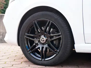 V 300d Edition  AMG NIGHT PANO MBUX AHK STHZ 360