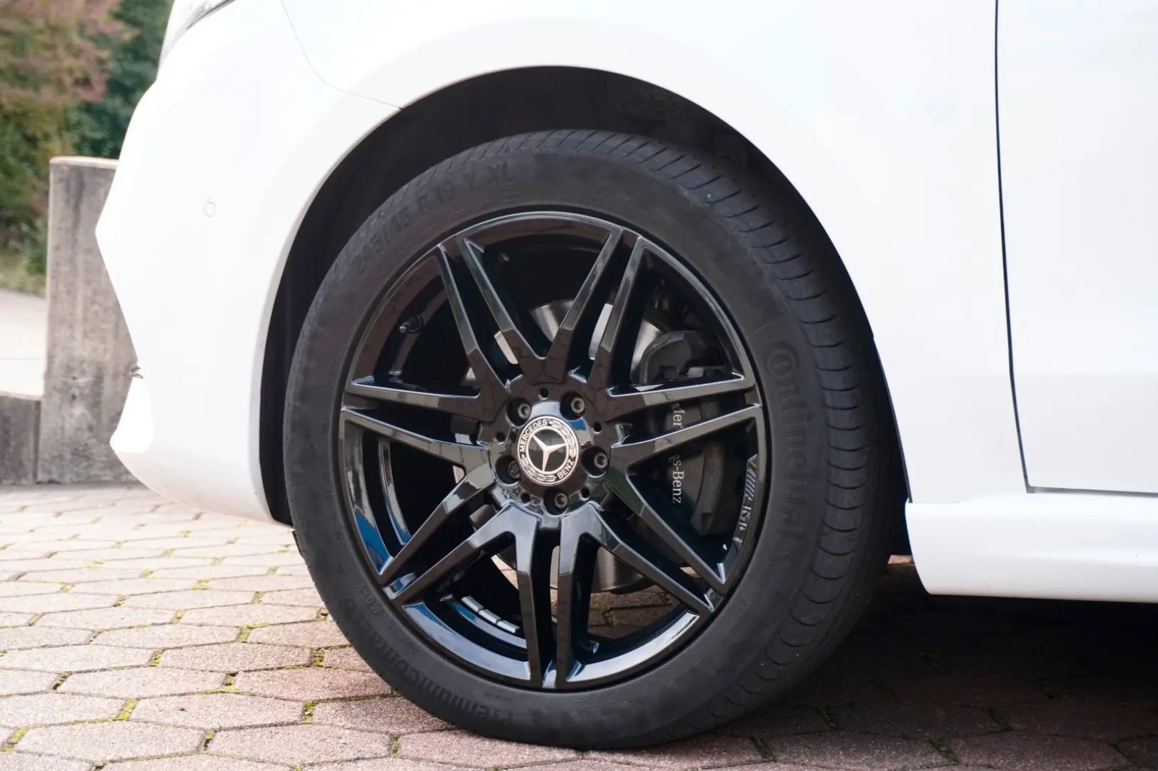 V 300d Edition  AMG NIGHT PANO MBUX AHK STHZ 360