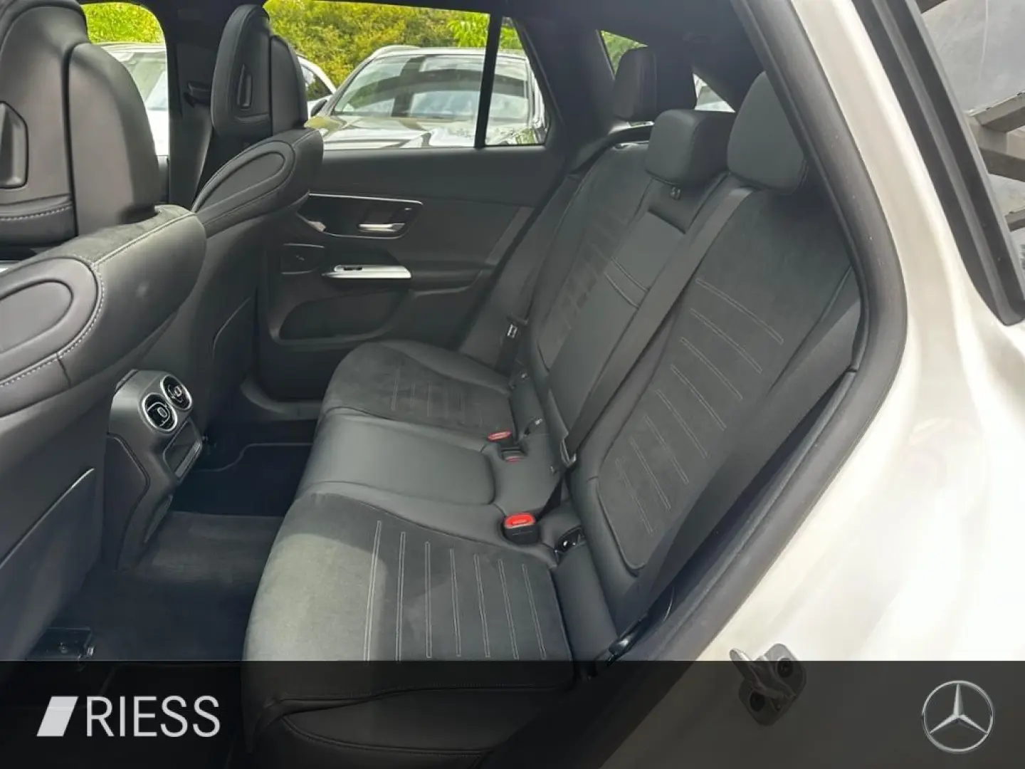 GLC 220 d 4M AMG Sport Night Distr AHK Pano 360