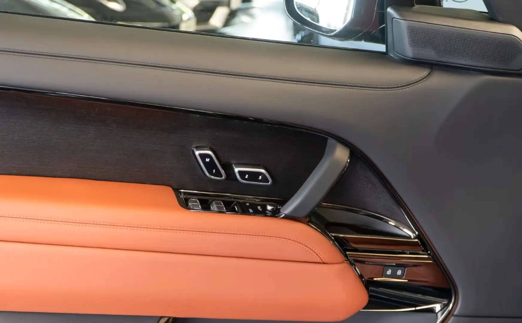 Land Rover Range Rover SV  615 CP