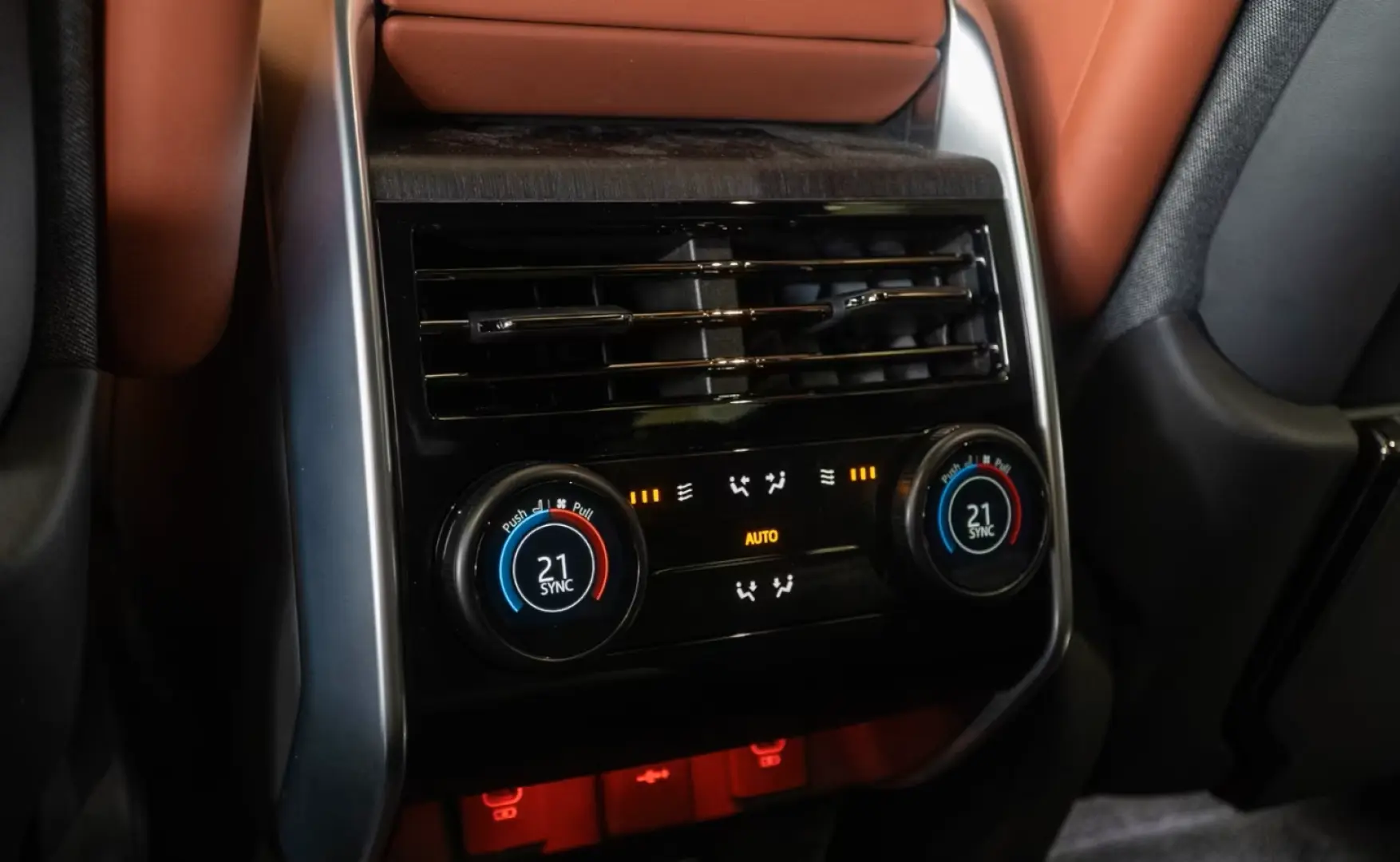 Land Rover Range Rover SV  615 CP