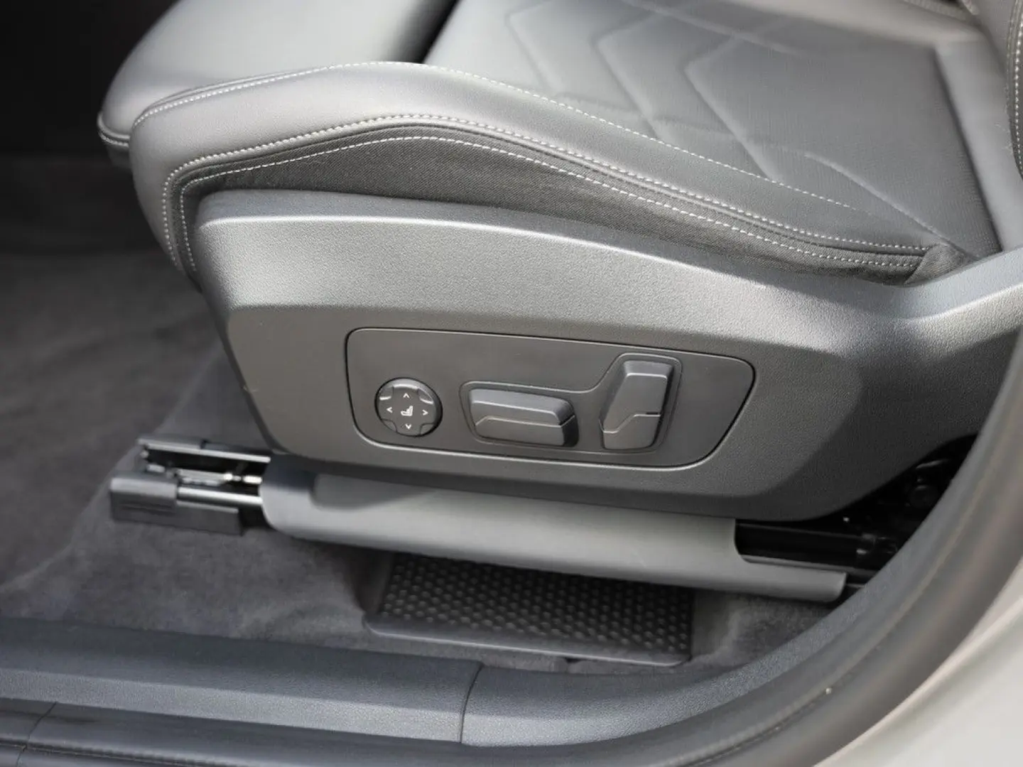 X1 xDrive 20d M-Sport PANO AHK LED ACC NAVI H K