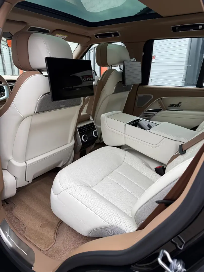 Land Rover Range Rover SV P615 MY26