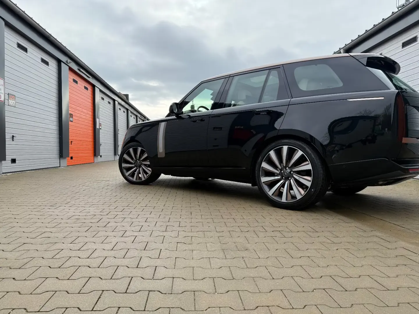 Land Rover Range Rover SV P615 MY26