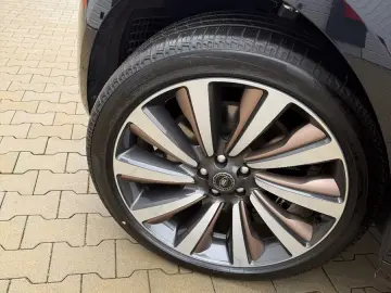 Land Rover Range Rover SV P615 MY26