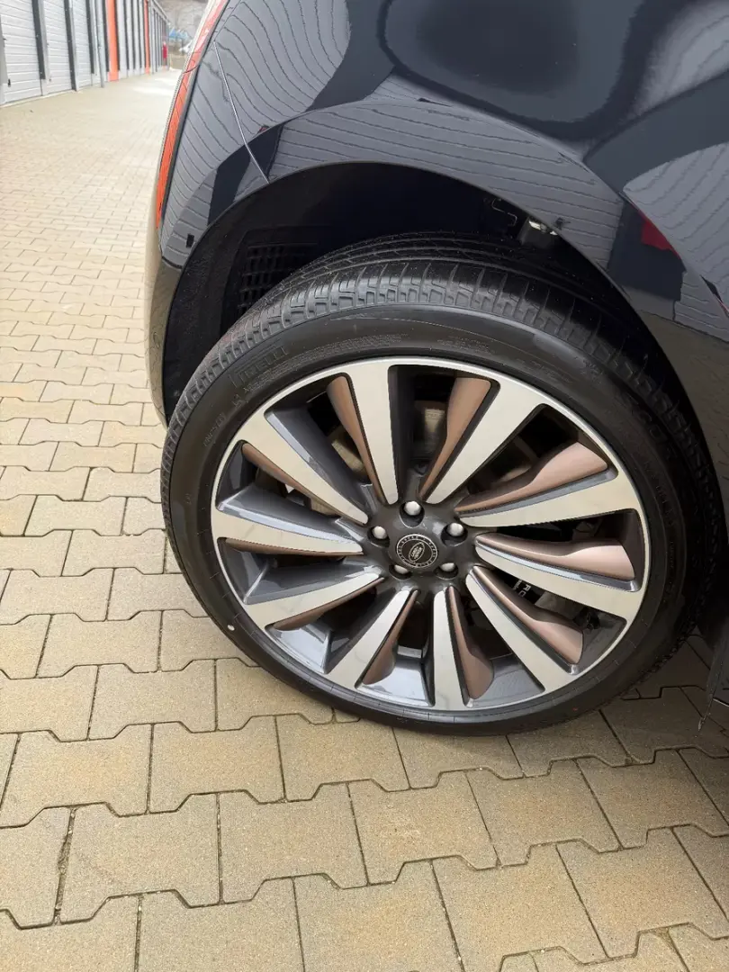 Land Rover Range Rover SV P615 MY26