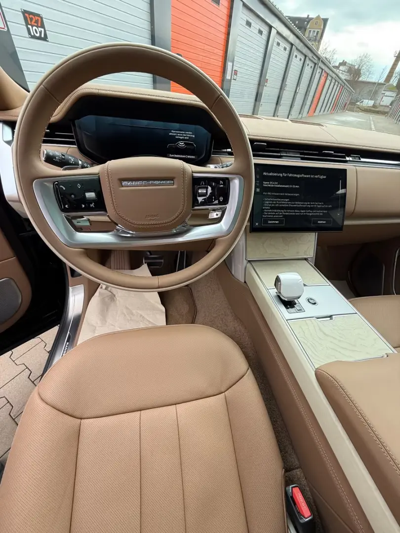 Land Rover Range Rover SV P615 MY26