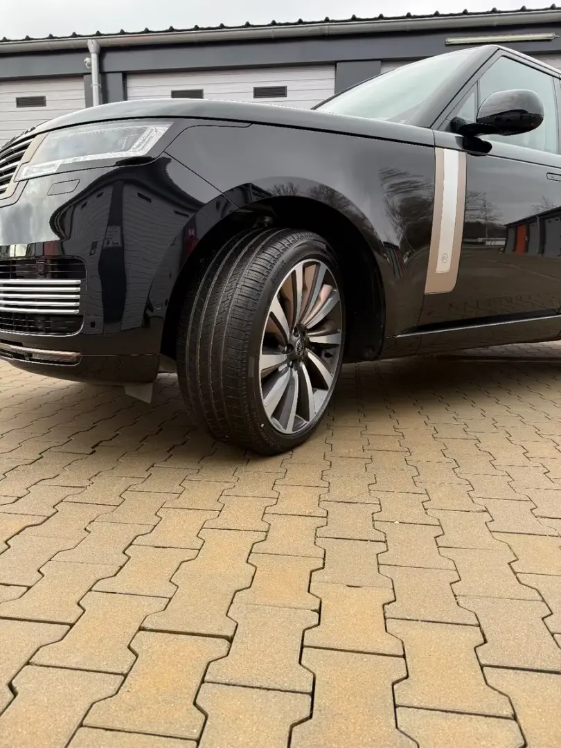 Land Rover Range Rover SV P615 MY26