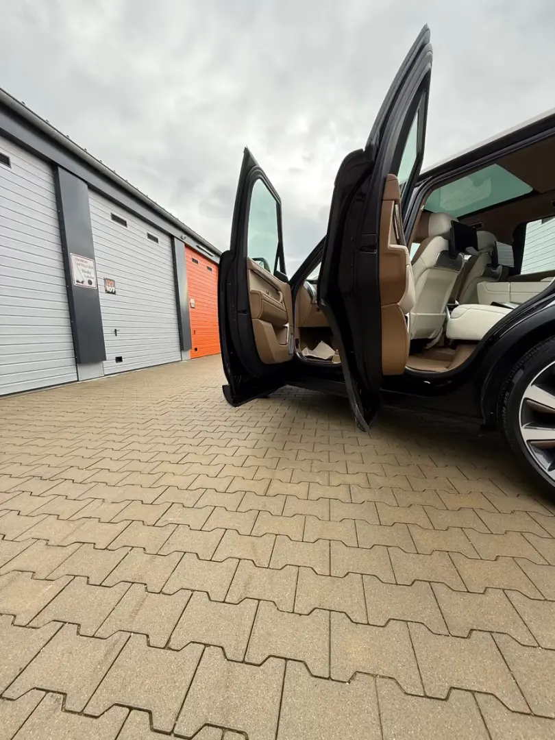 Land Rover Range Rover SV P615 MY26