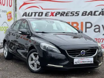 VOLVO  V40