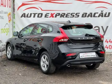 VOLVO  V40