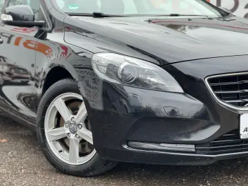 VOLVO  V40