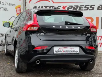 VOLVO  V40