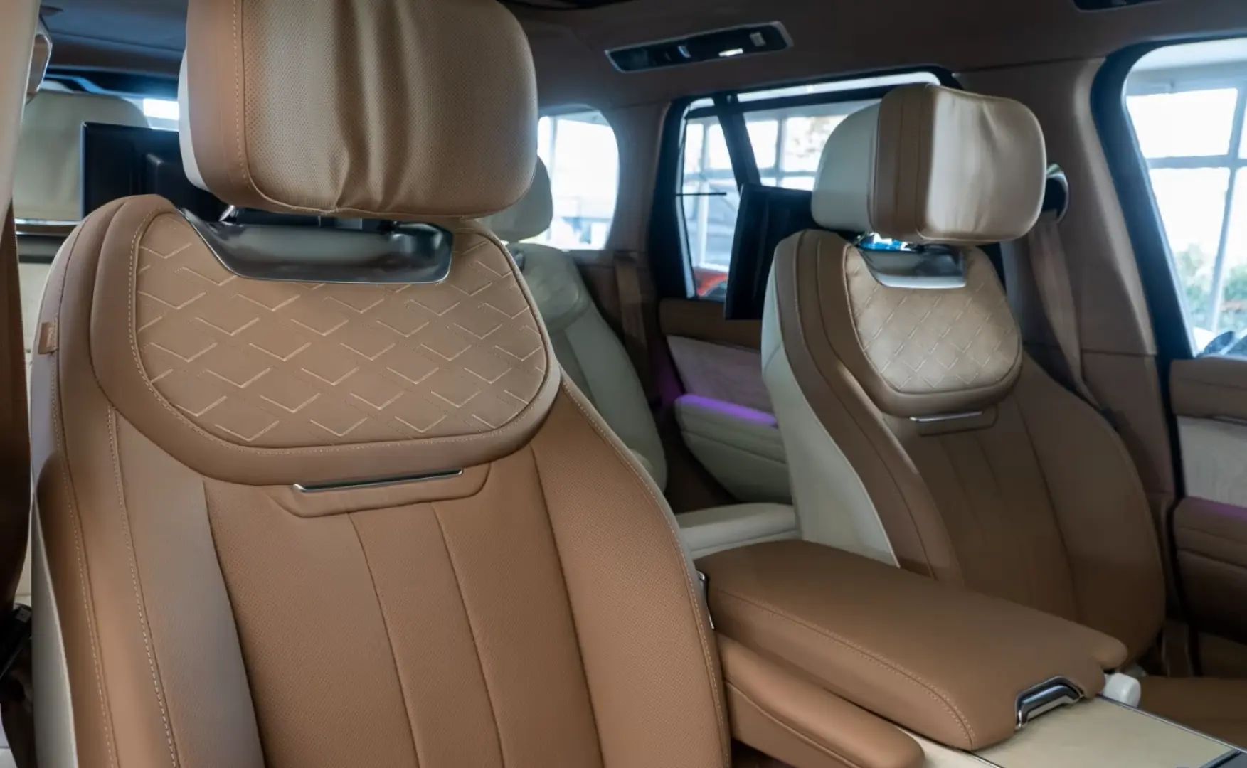 Land Rover Range Rover SV P615 Masaj Divertisment Pano