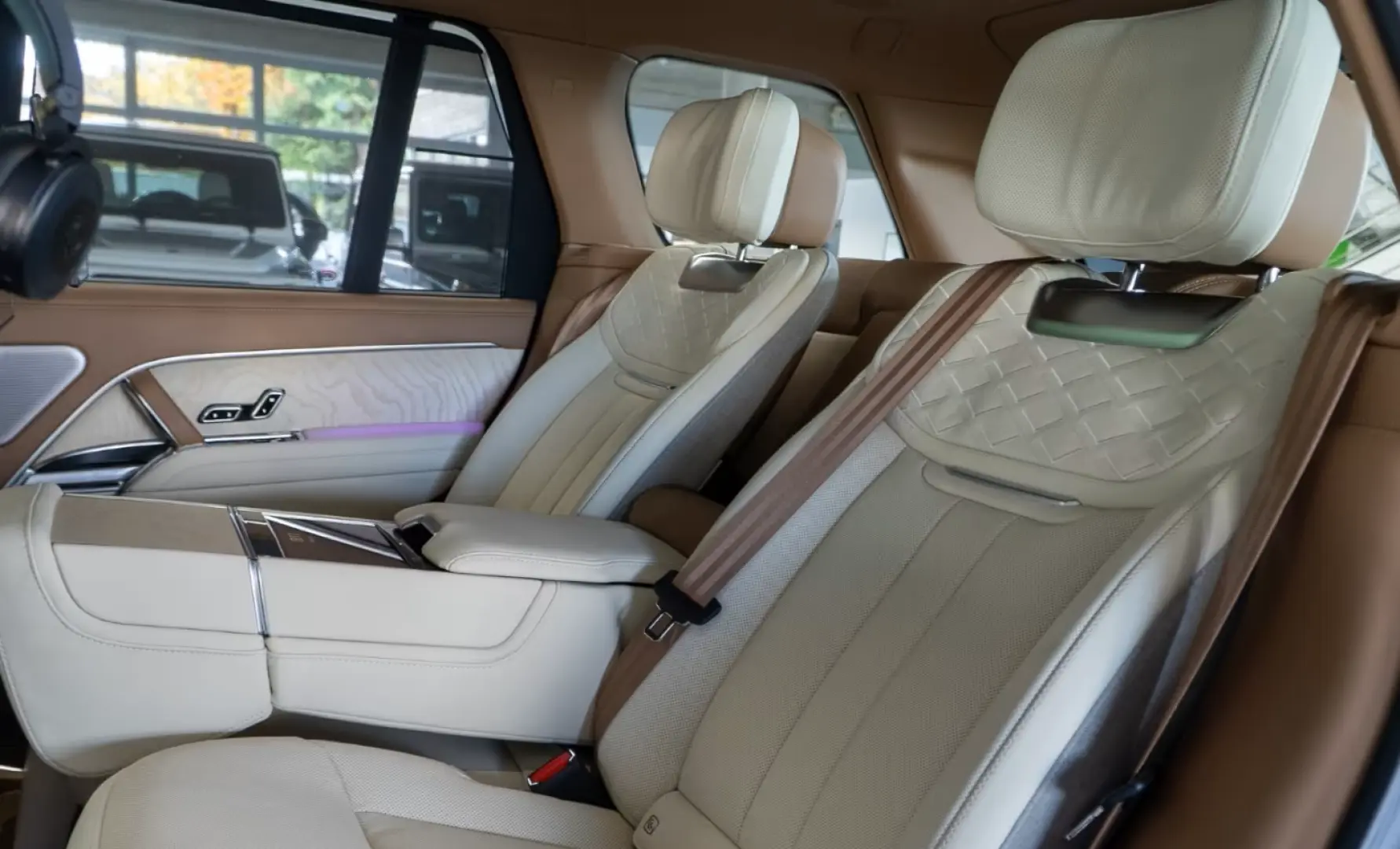 Land Rover Range Rover SV P615 Masaj Divertisment Pano