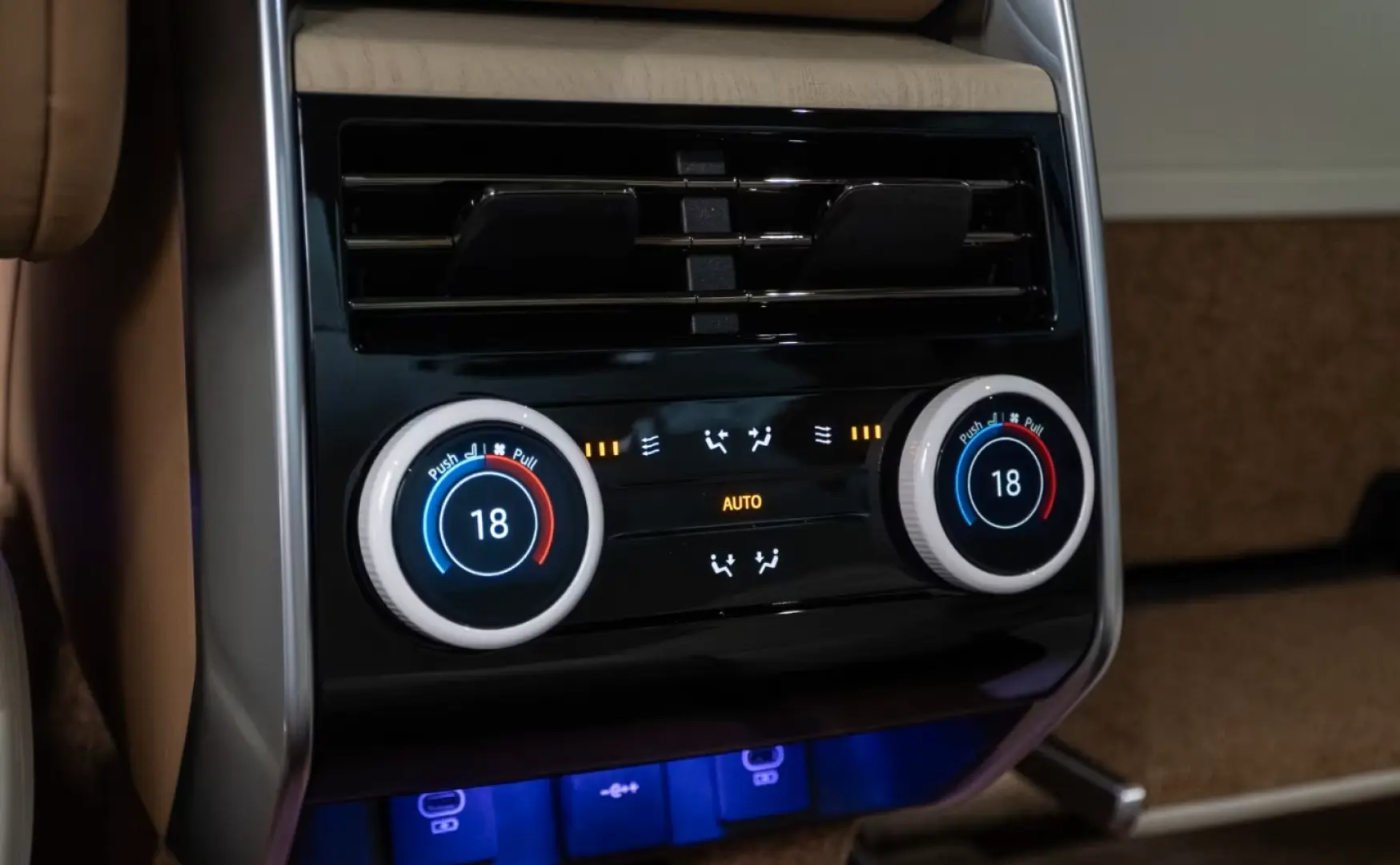 Land Rover Range Rover SV P615 Masaj Divertisment Pano