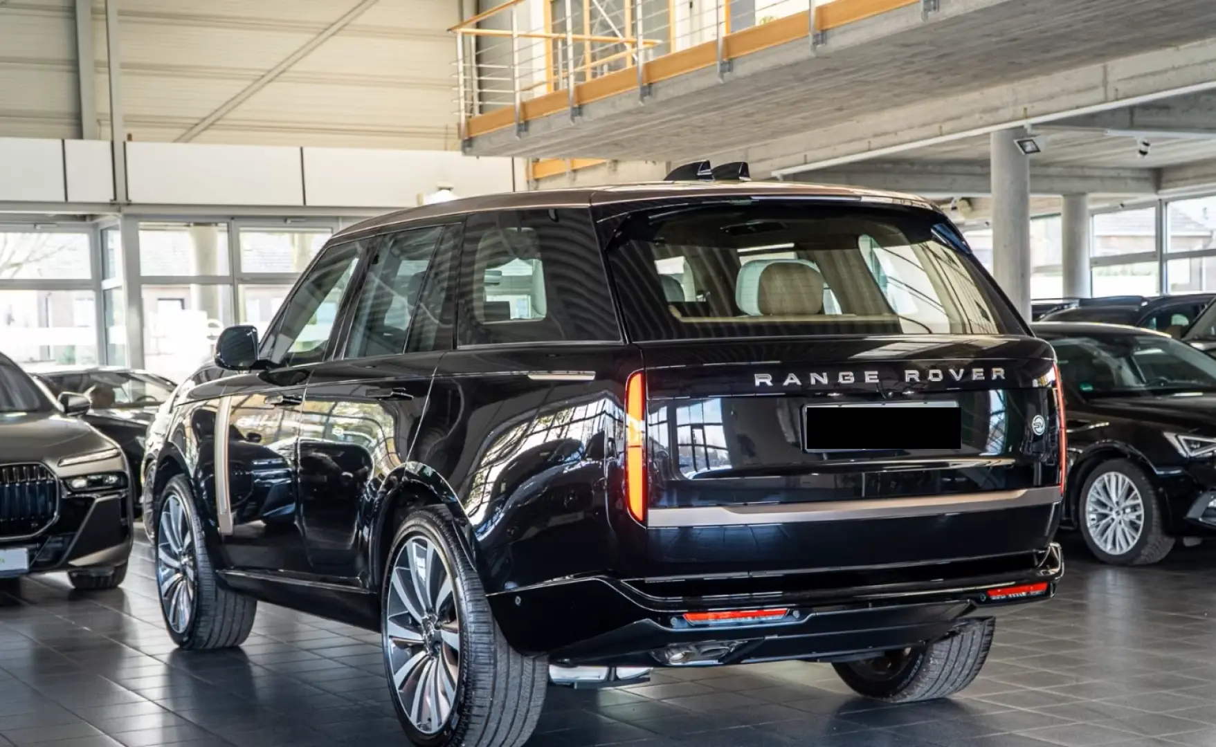 Land Rover Range Rover SV P615 Masaj Divertisment Pano