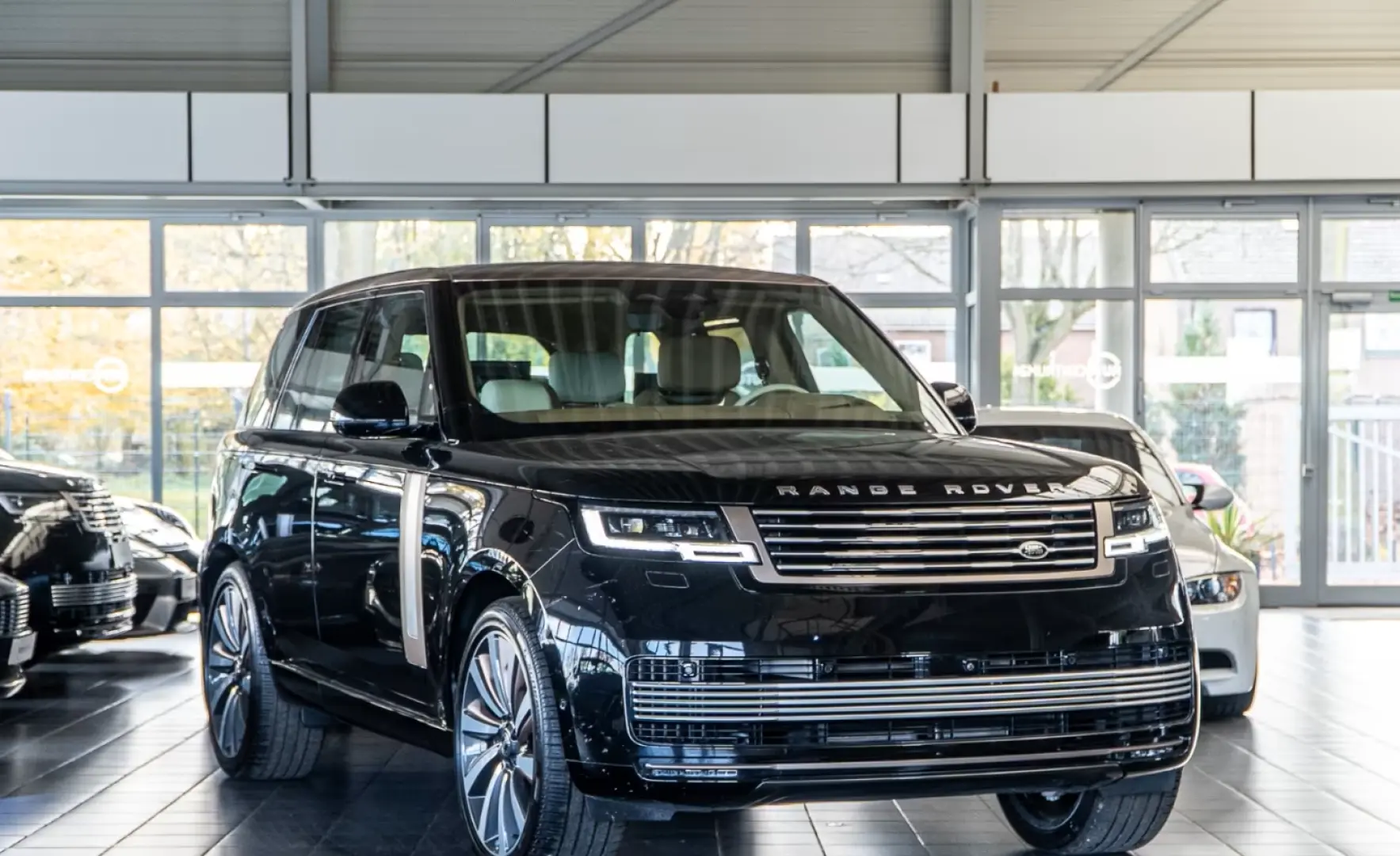 Land Rover Range Rover SV P615 Masaj Divertisment Pano