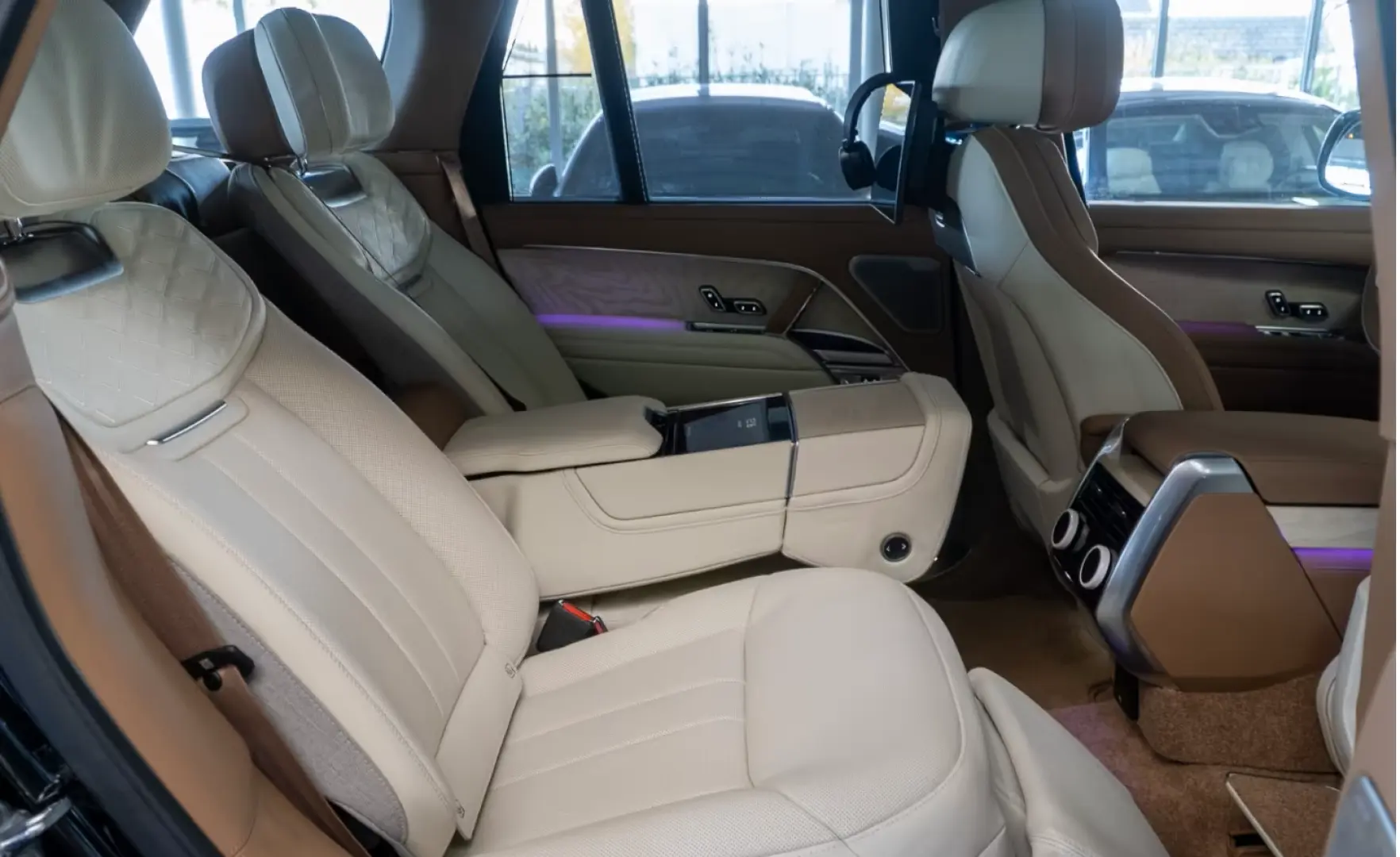 Land Rover Range Rover SV P615 Masaj Divertisment Pano