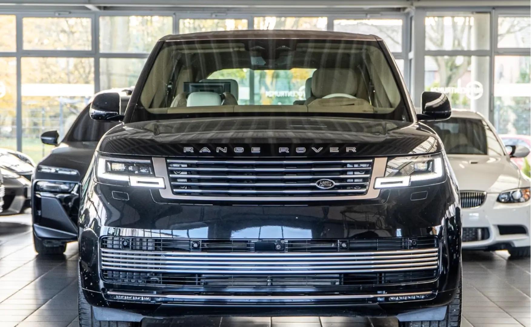 Land Rover Range Rover SV P615 Masaj Divertisment Pano