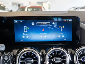 GLA 200 AMG Sport Advanced  AHK Distr. LED Navi