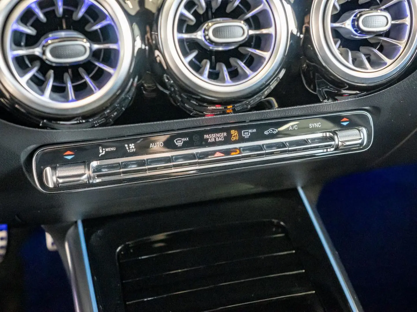 GLA 200 AMG Sport Advanced  AHK Distr. LED Navi