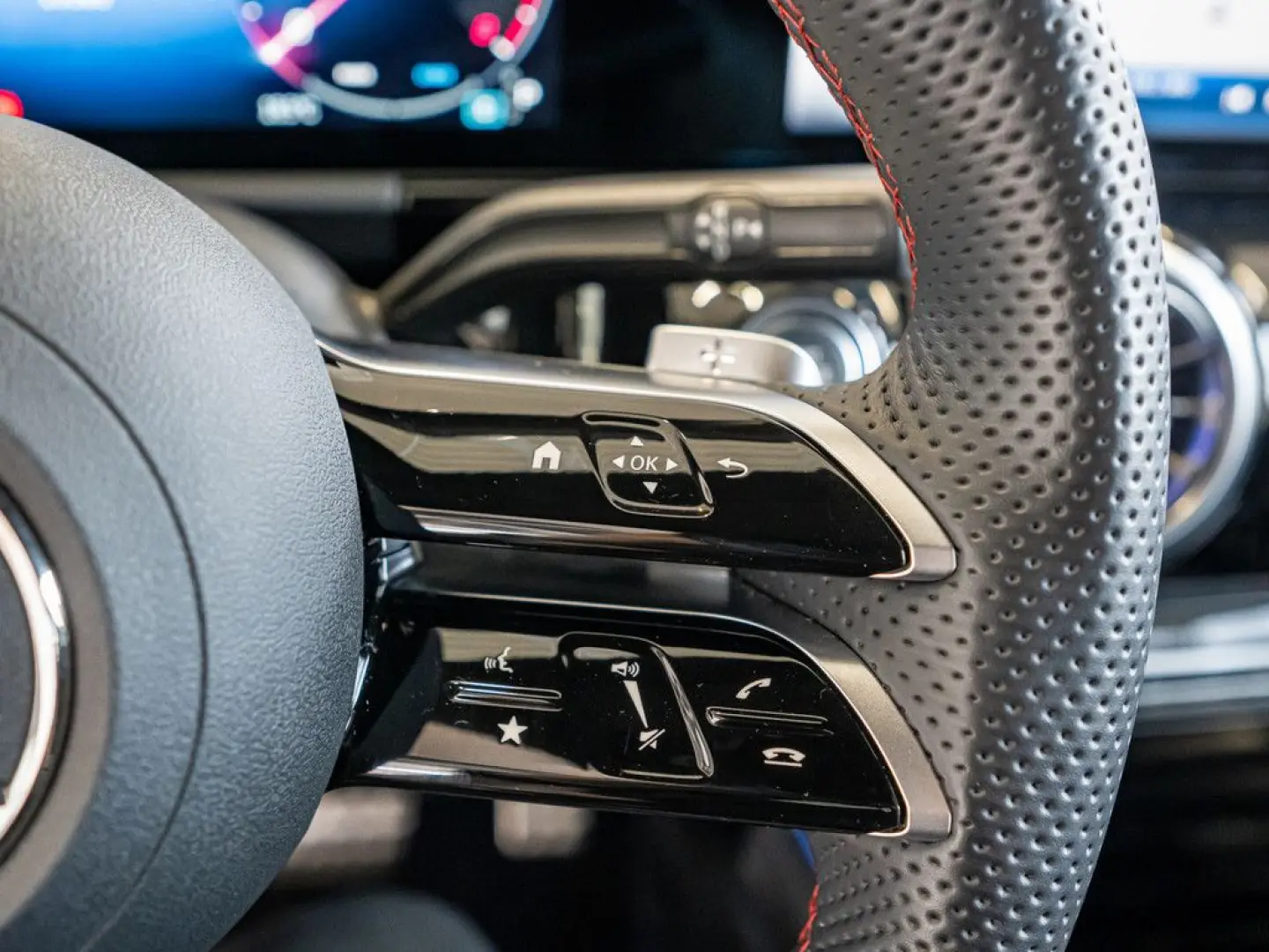 GLA 200 AMG Sport Advanced  AHK Distr. LED Navi