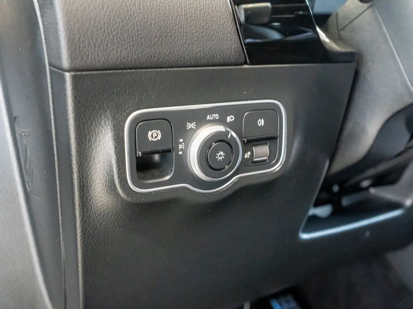 GLA 200 AMG Sport Advanced  AHK Distr. LED Navi