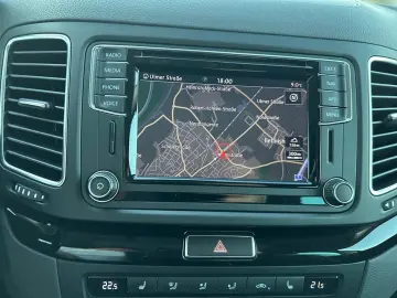 Sharan 2.0 TDI Highline  PANO KAMERA NAVI SITZH