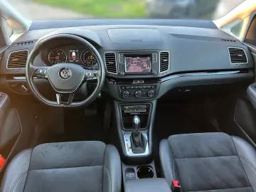 Sharan 2.0 TDI Highline  PANO KAMERA NAVI SITZH