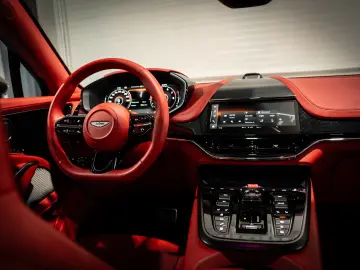 Aston Martin DBX707   4.0 V8 Twin Turbo   707 CP   Carbon