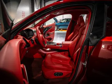 Aston Martin DBX707   4.0 V8 Twin Turbo   707 CP   Carbon