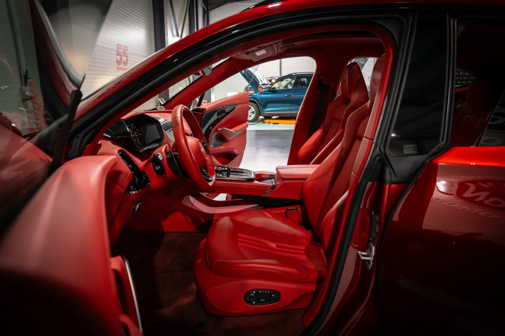 Aston Martin DBX707   4.0 V8 Twin Turbo   707 CP   Carbon