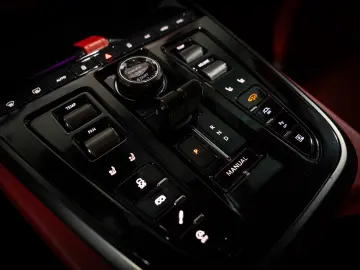 Aston Martin DBX707   4.0 V8 Twin Turbo   707 CP   Carbon