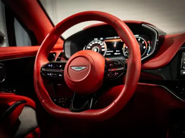 Aston Martin DBX707   4.0 V8 Twin Turbo   707 CP   Carbon