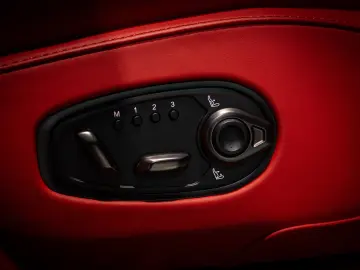 Aston Martin DBX707   4.0 V8 Twin Turbo   707 CP   Carbon