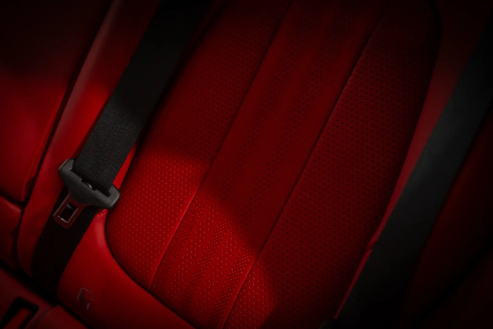 Aston Martin DBX707   4.0 V8 Twin Turbo   707 CP   Carbon