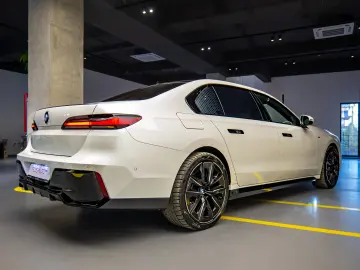 BMW 740d xDrive CESIUNE