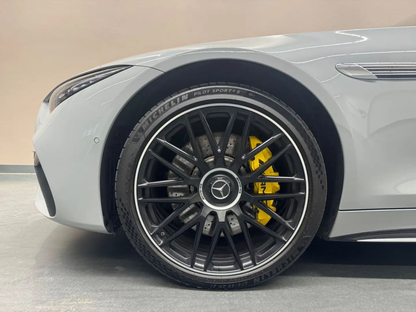 SL63 AMG 4M  DYNAMIC-PAKET CARBON MASSAGE