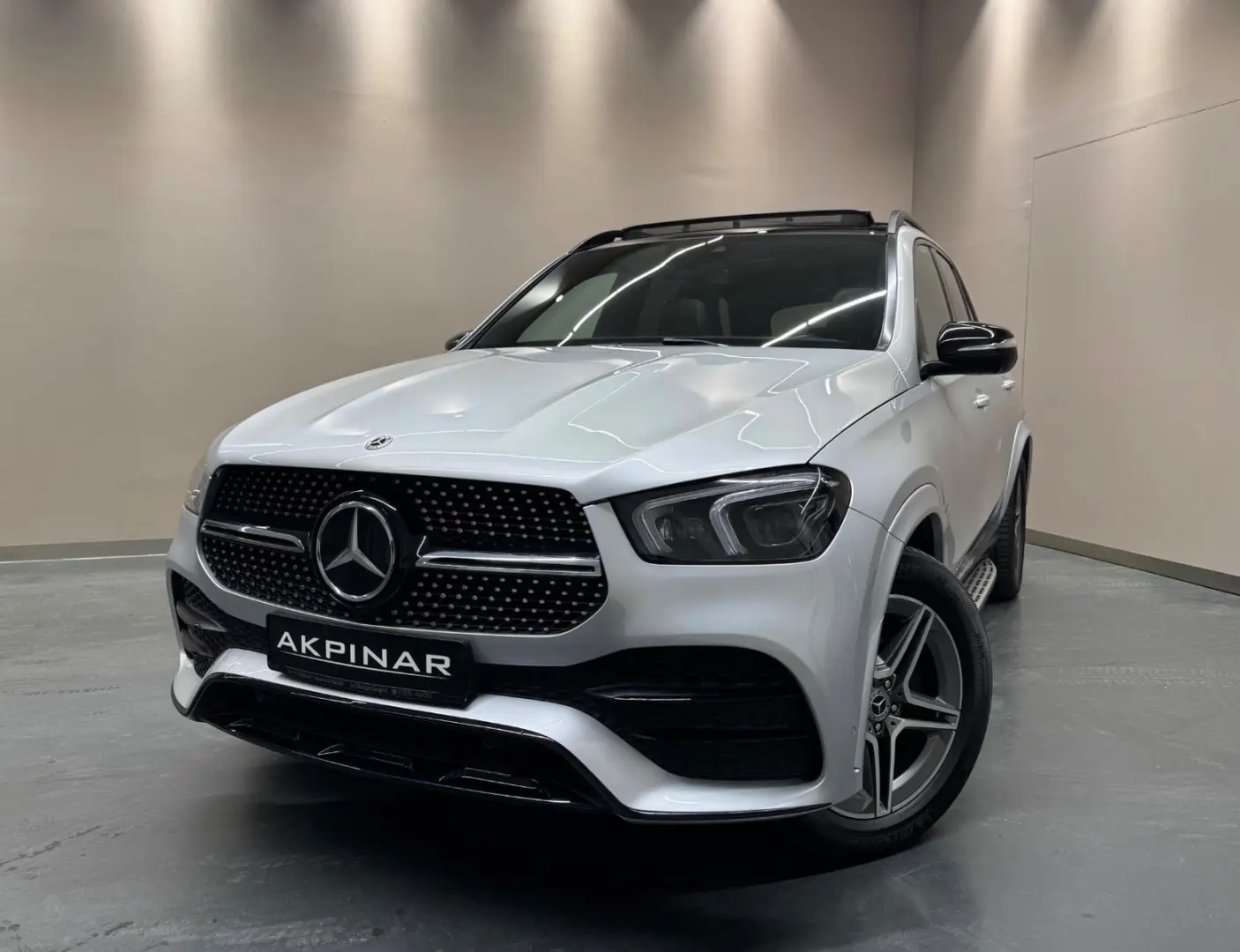 GLE400 d 4M  AMG LINE NIGHT PANO AHK STANDHZ