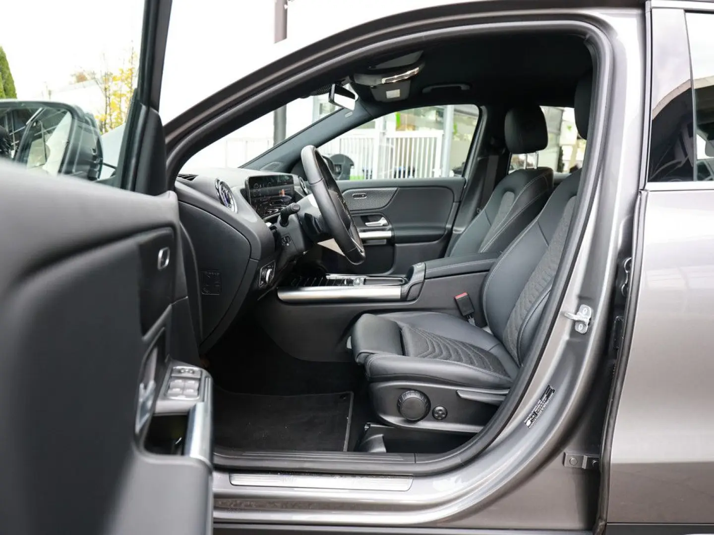 GLA 180 Edition Progressive AHK Distr. LED Navi