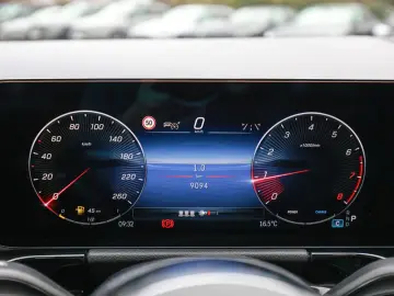 GLA 180 Edition Progressive AHK Distr. LED Navi