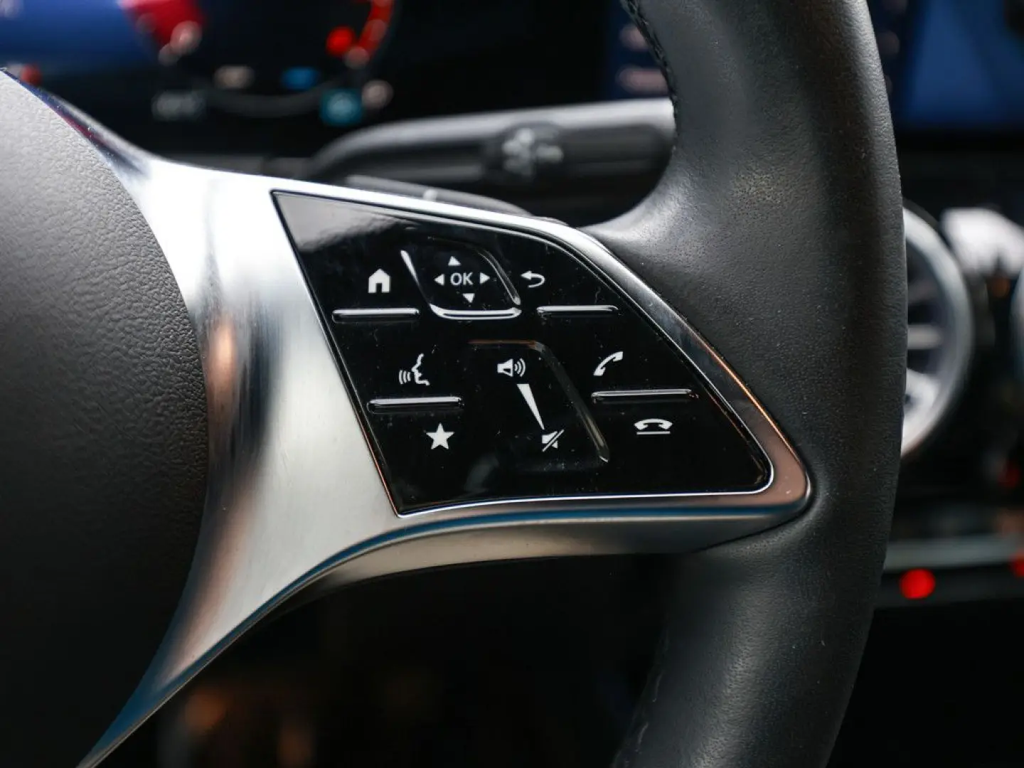 GLA 180 Edition Progressive AHK Distr. LED Navi