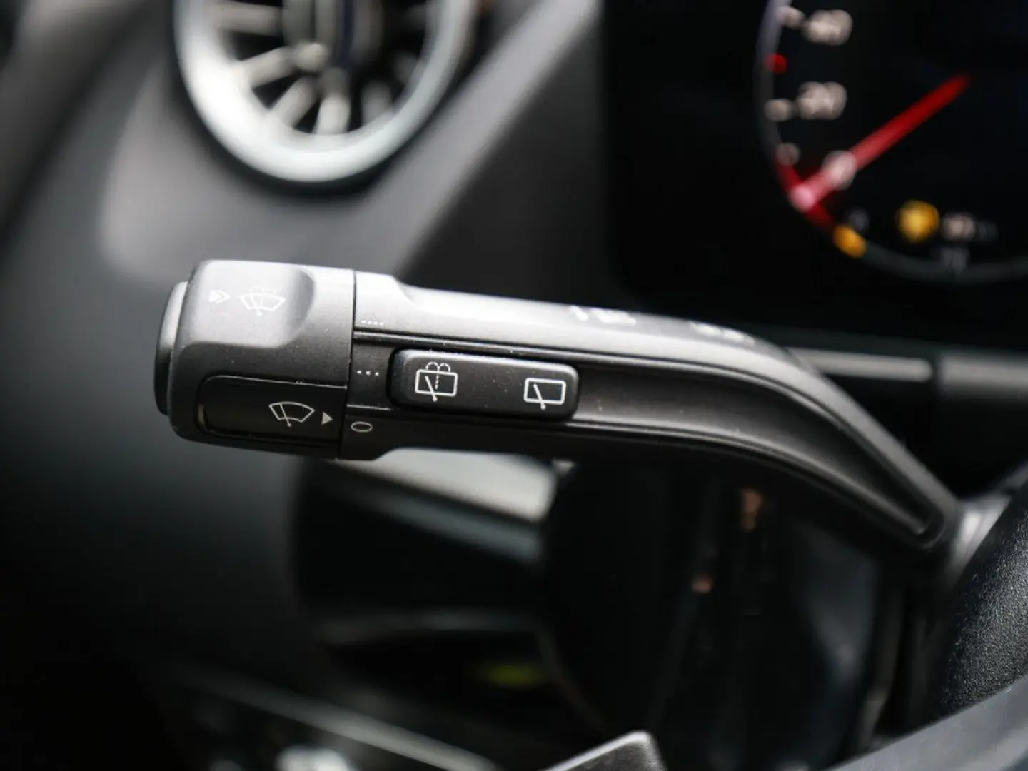 GLA 180 Edition Progressive AHK Distr. LED Navi