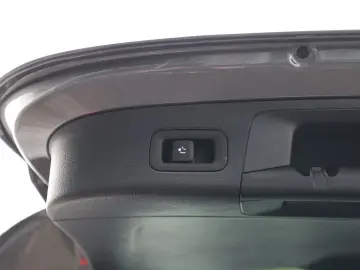 GLA 180 Edition Progressive AHK Distr. LED Navi