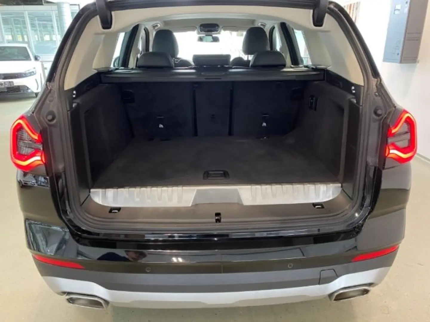 X3 xDrive 30e HiFi DAB PDC LED